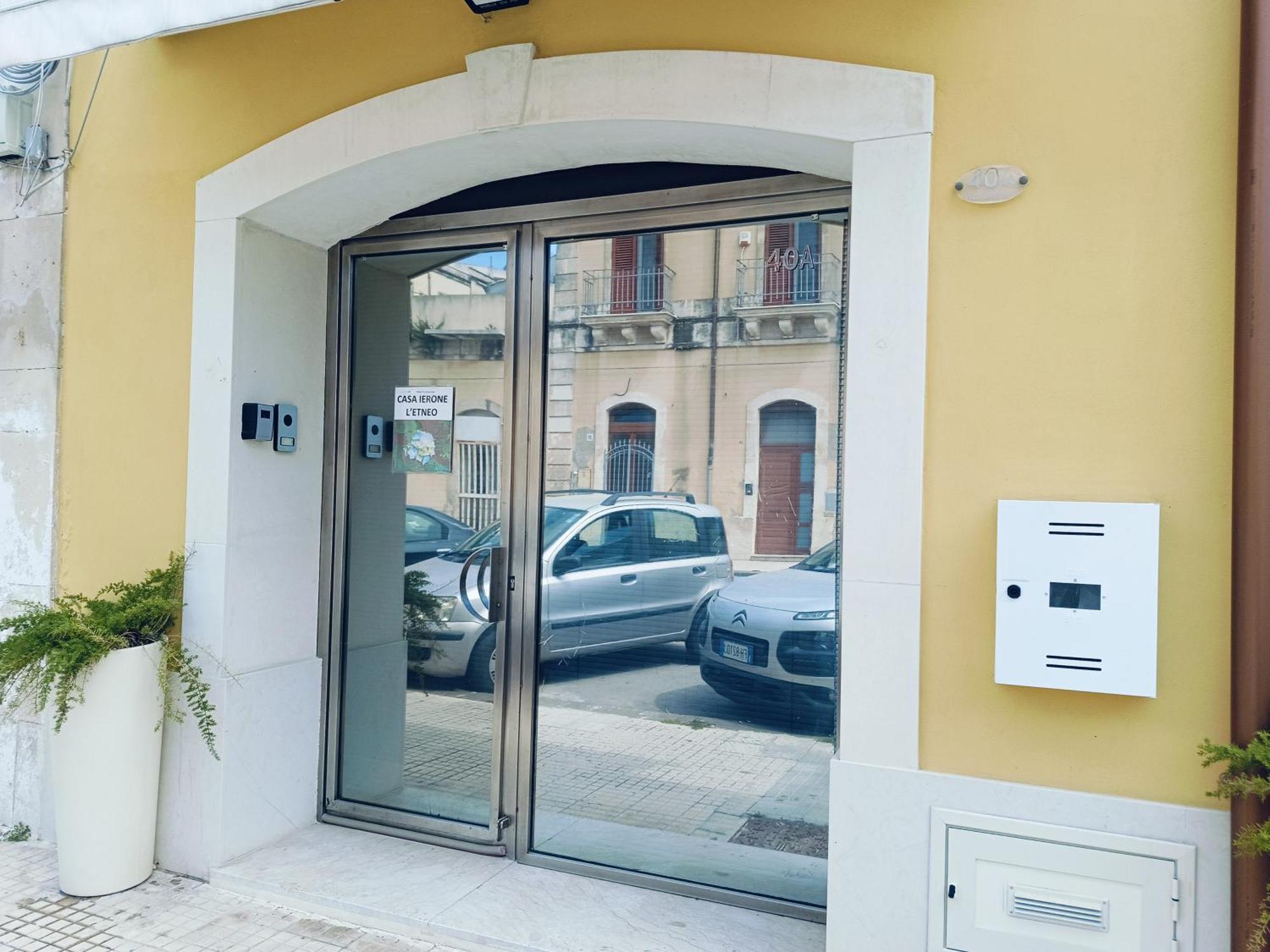 Casa Ierone L'Etneo Apartment Сиракуза Екстериор снимка